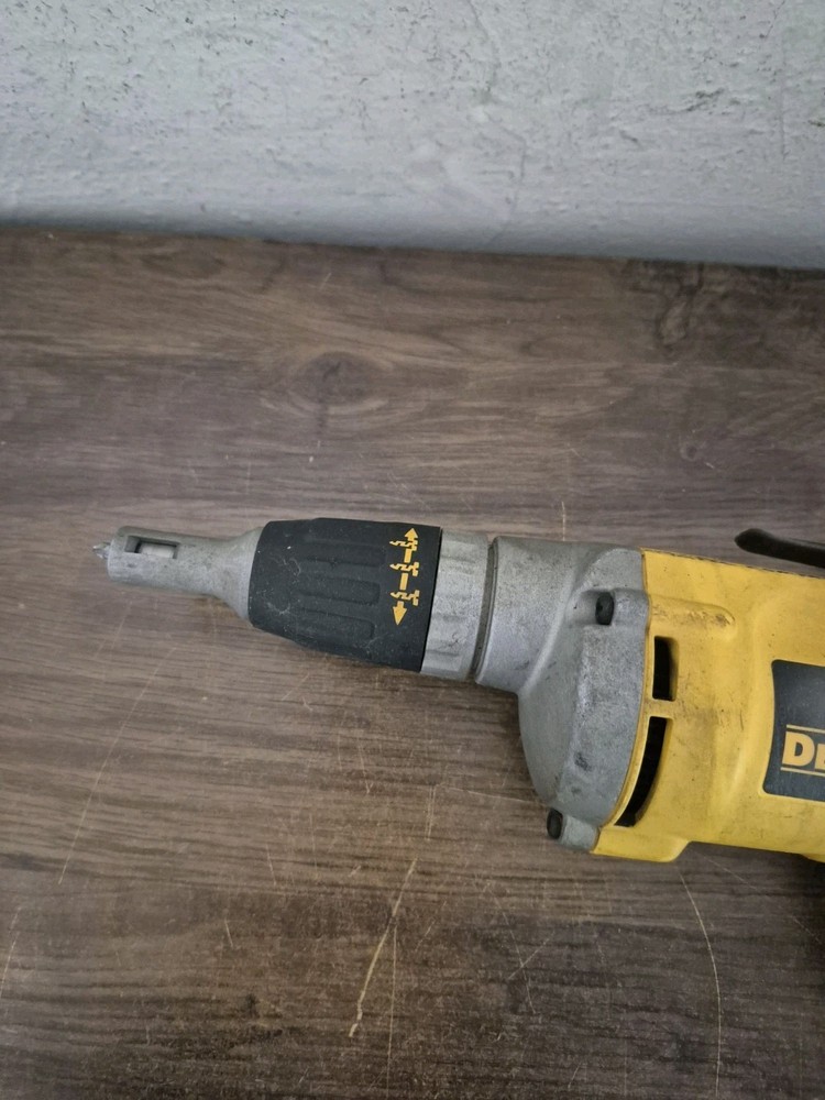 DEWALT DW272 VSR Drywall Screwdriver