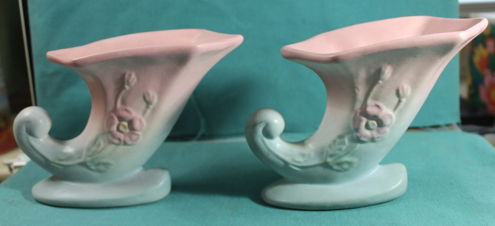 HULL DOGWOOD CORNUCOPIA #522 4" PAIR