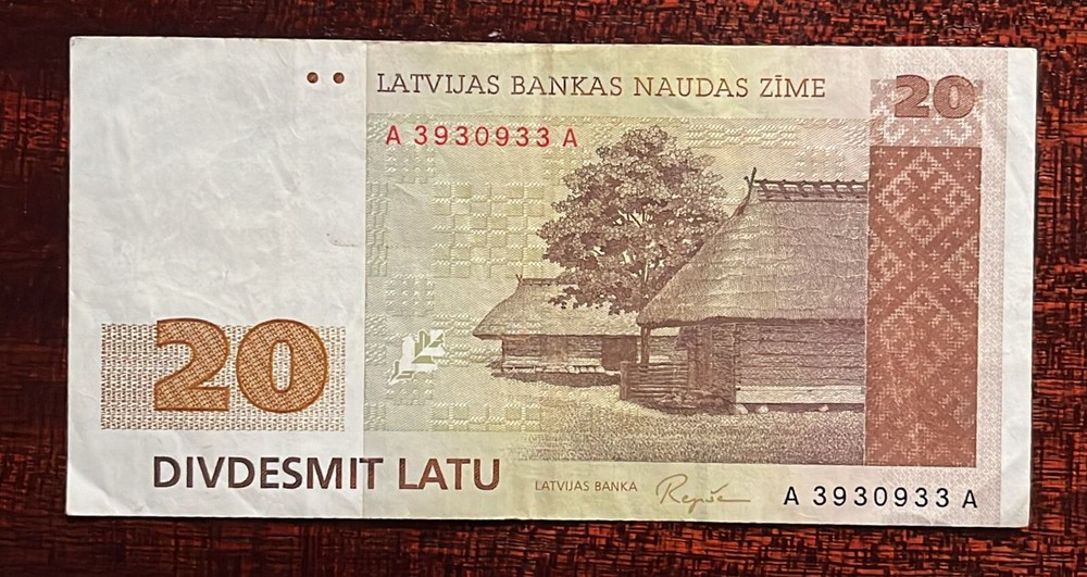 Latvia Ref C954 : 20 Latvian Latu Banknote