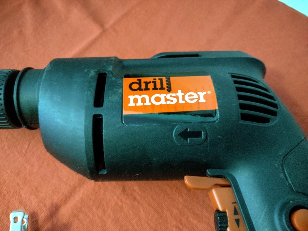 DRILL MASTER 3/8" VARIABLE SPEED REVERSIBLE CORDED DRILL
