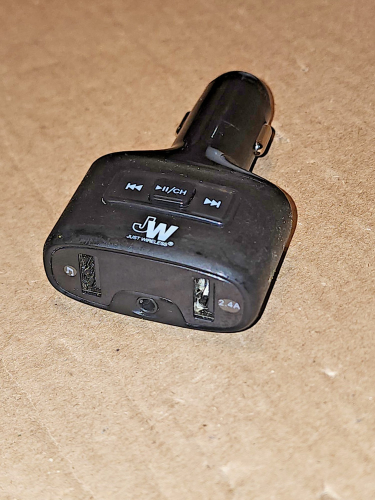 Vehicle JW Wireless 20086 Dual USB Port w/FM Transmitter Adapter Just Wireless