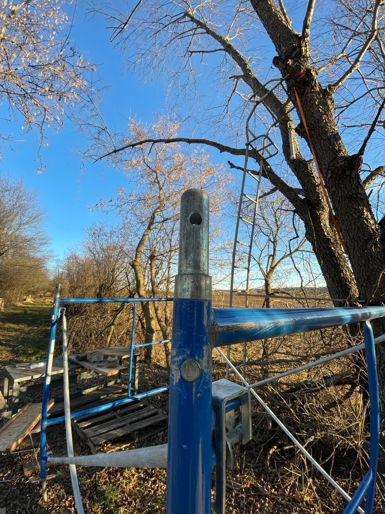 Lightly used blue Mason scaffolding, 7'x 5'