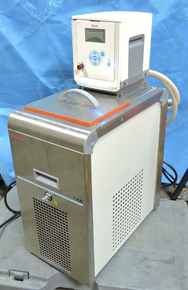Thermo Haake A25 Chiller Recirculating Bath / AC200 Controller with Hoses / 230V