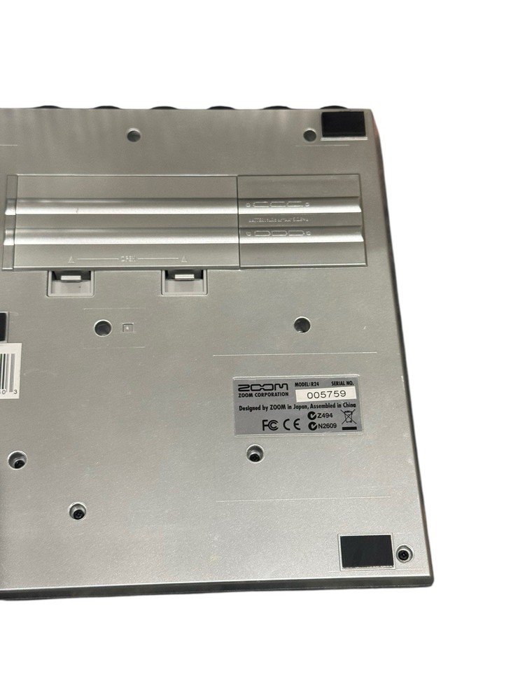 Zoom R24 (R-24) Digital Multitrack Recorder Multi-Track Interface U263502