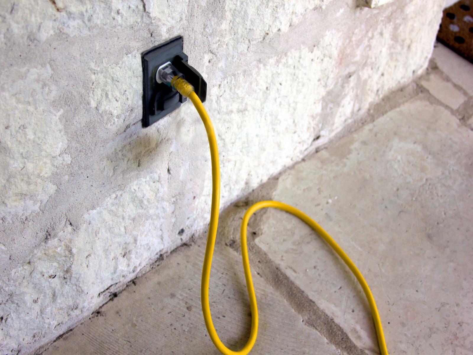 10 Gauge (10 ft, 25 ft, 50 ft, 100 ft) 3 Outlet Lighted Extension Cord - 10 Awg