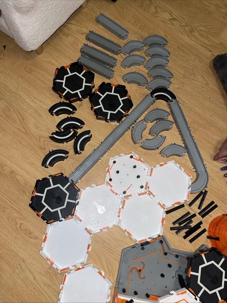 Hexbug Lot Nano hive portable play set 11 bugs