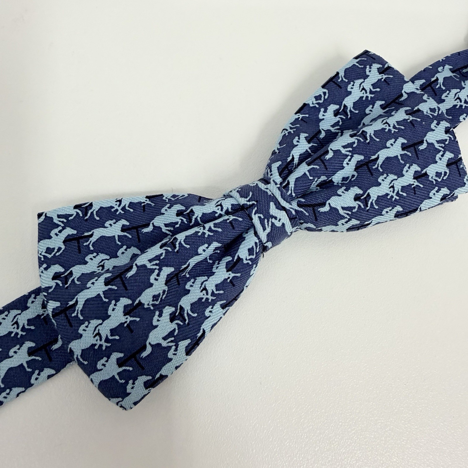 Vineyard Vines NEW Boy's Bow Tie Kentucky Derby Horses Navy Silk 2" (W) 6.5" (L)