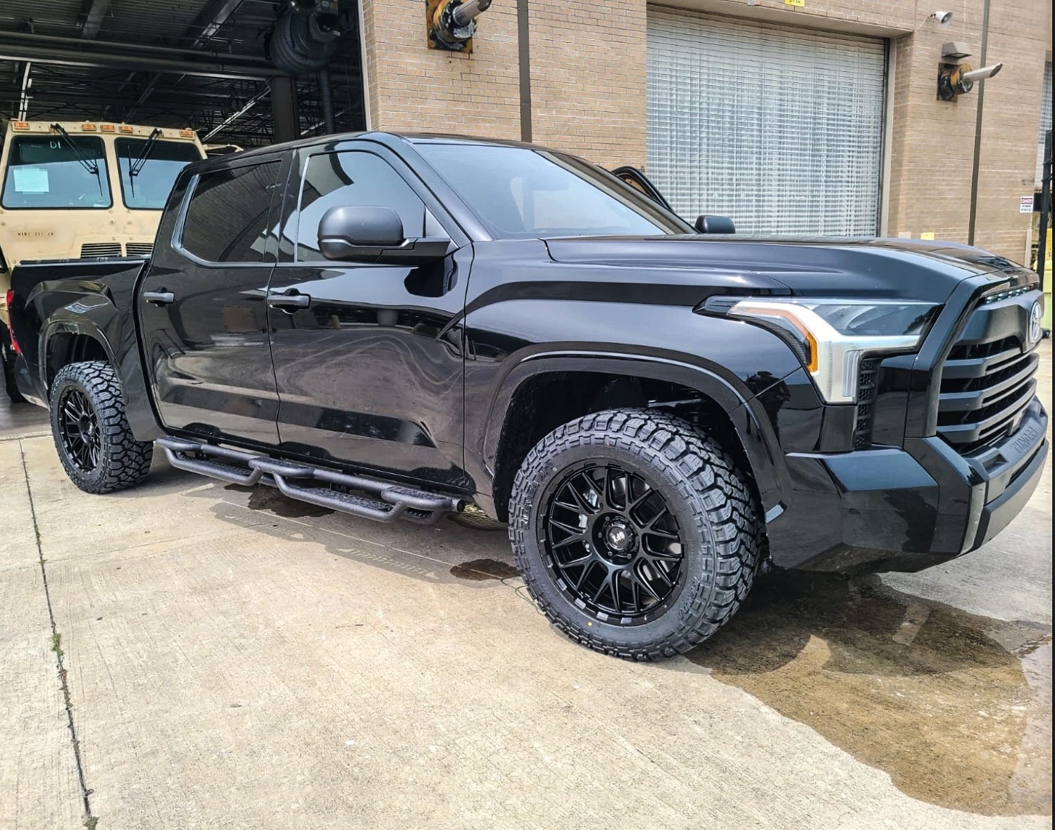 Vijay For 2022-2026 Toyota Tundra Crewmax Cab Running Board & Step Bar Nerf bar