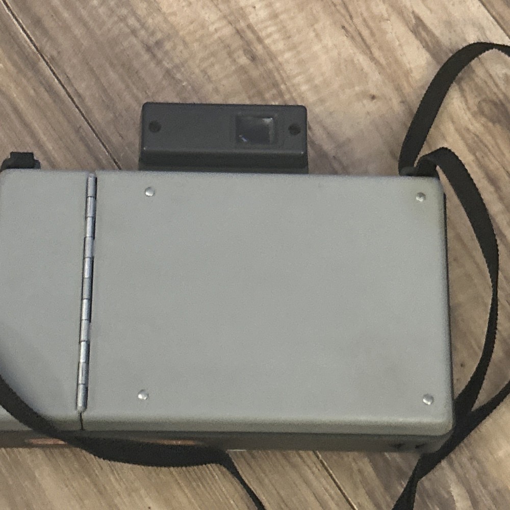 Vintage POLAROID automatic 210 Land Camera