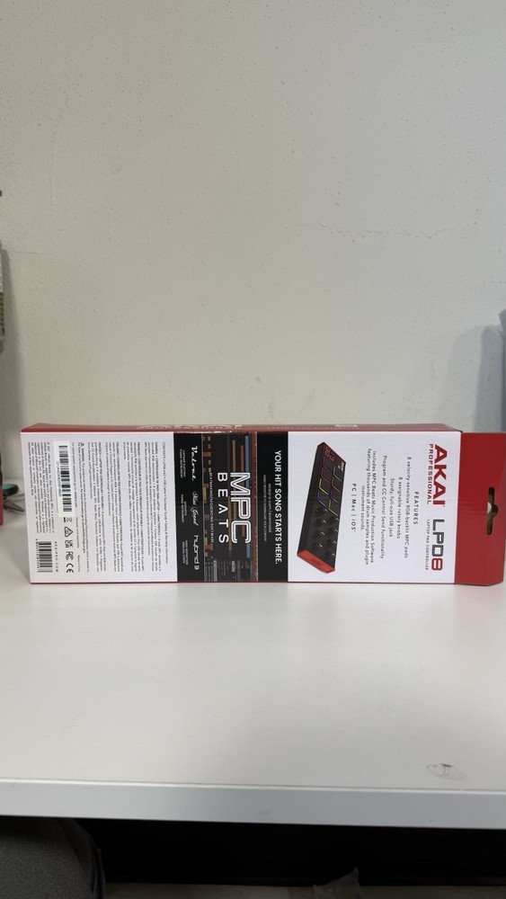 Akai Professional LPD8 MIDI Pad Controller 8 Pads 8 Knobs USB Compatible