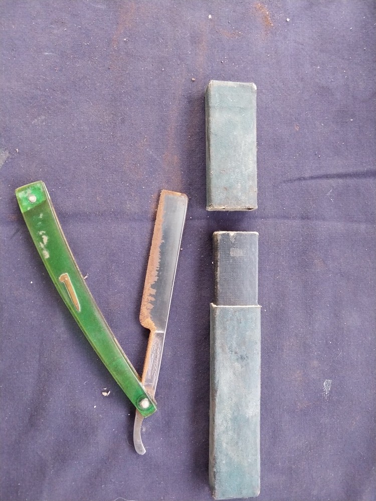 Spike straight razor plastic handle green and yellow with case