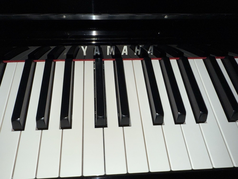 Yamaha CLP-685 Console Digital Piar