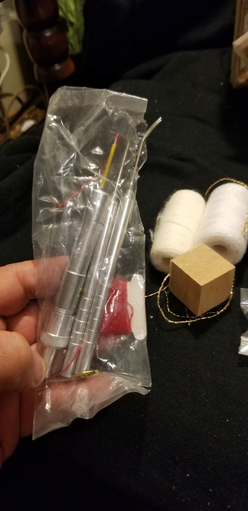PUNCH EMBROIDERY SET WITH 44 DIFFERENT COLORS & 3 PUNCH NEEDLES + HOOKLOOP BLOCK