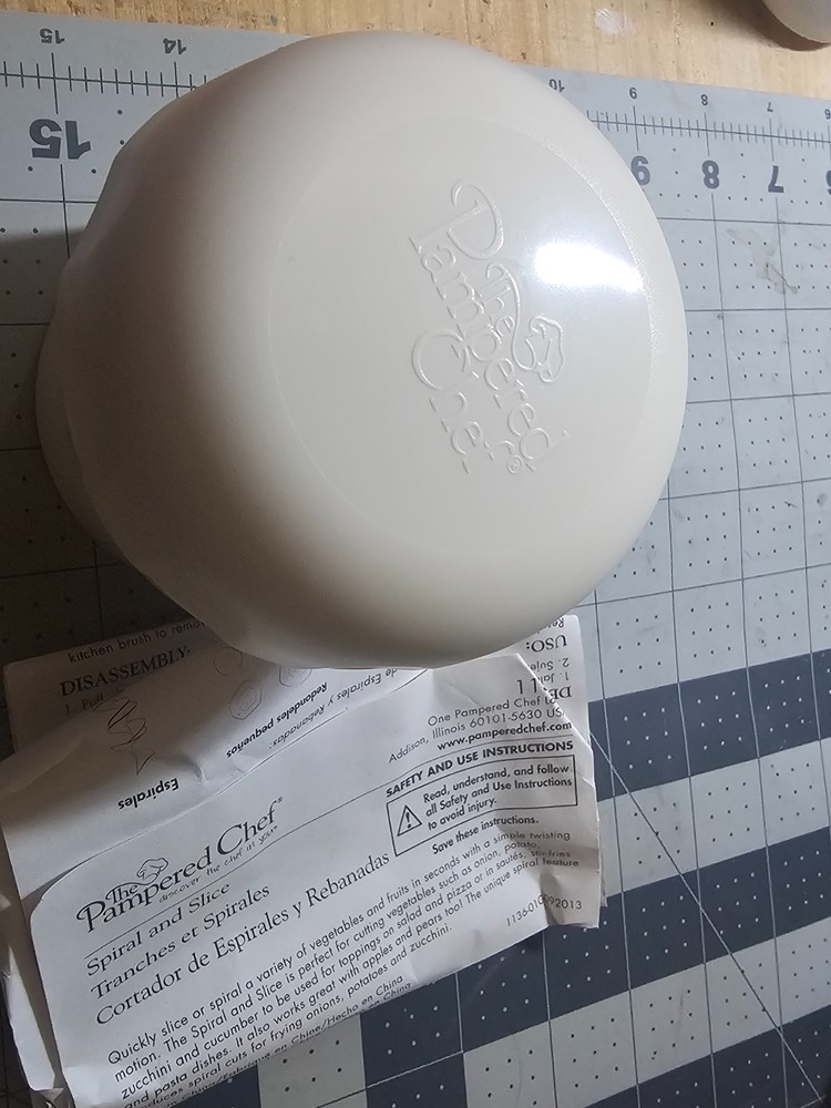 Pampered Chef measuring cup and chopper