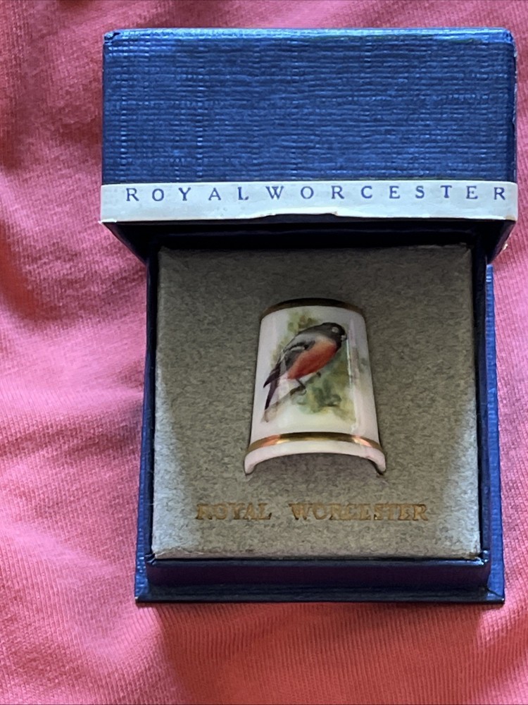 ROYAL WORCESTER THIMBLE A BEAUTIFUL BIRD STUDY THIMBLE