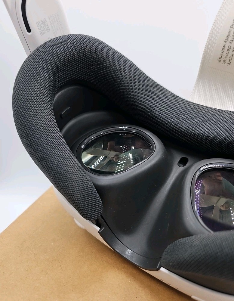 Meta Oculus Quest 3 S3A - 512GB VR Headset with Controllers