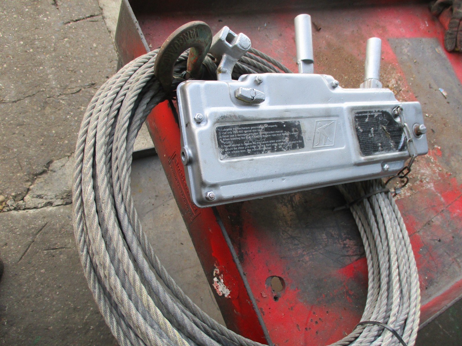 TRACTEL TMS-600 GRIPHOIST w/ 100ft CABLE