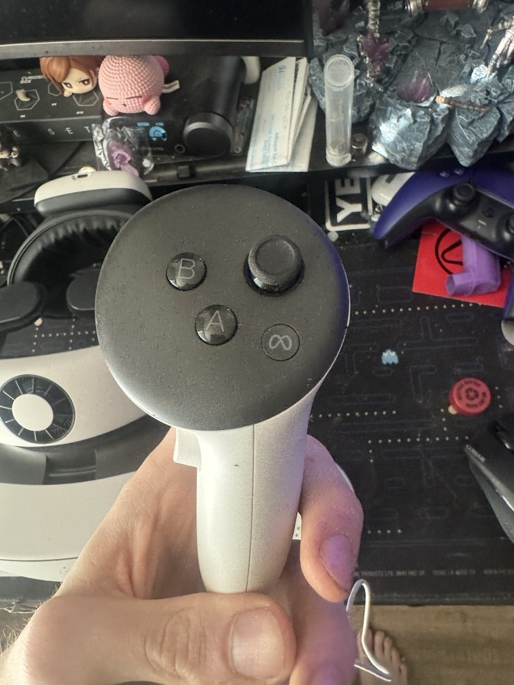 Oculus Quest 3S Virtual Reality and accessories