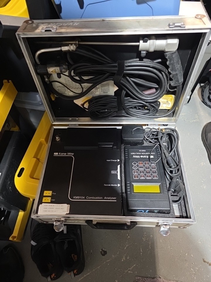 KM9104 COMBUSTION ANALYZER Used
