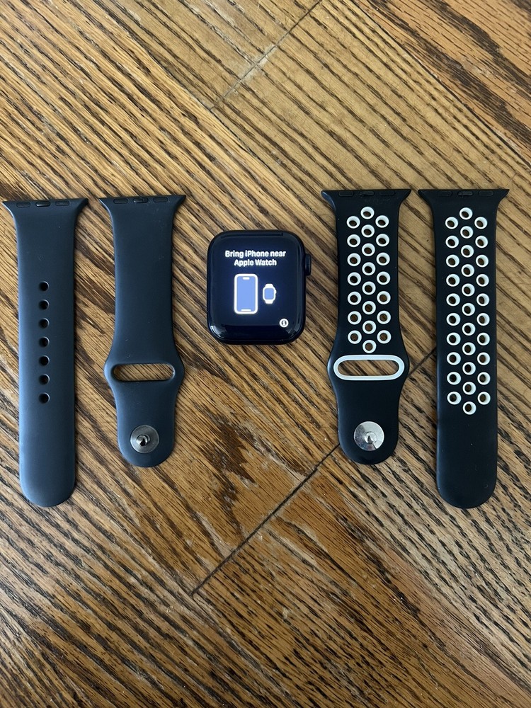 Apple Watch SE (Barely Used)