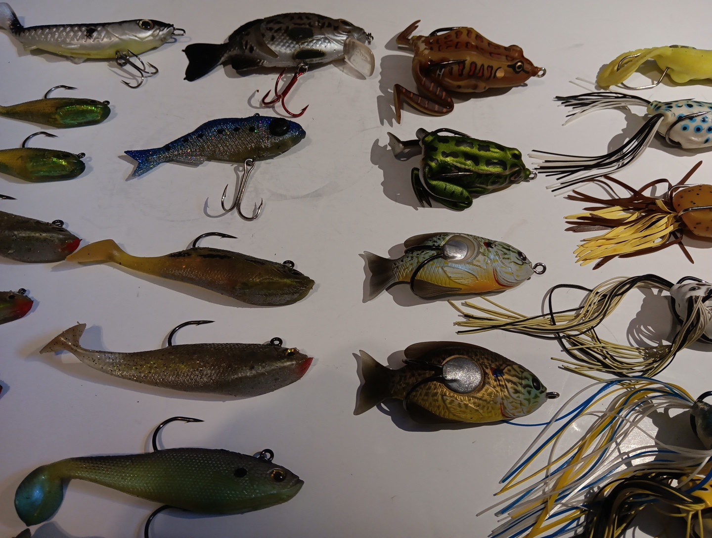 Lot of 43 Weedless & Rubber Lures Frogs, Turtle, Fish w/case