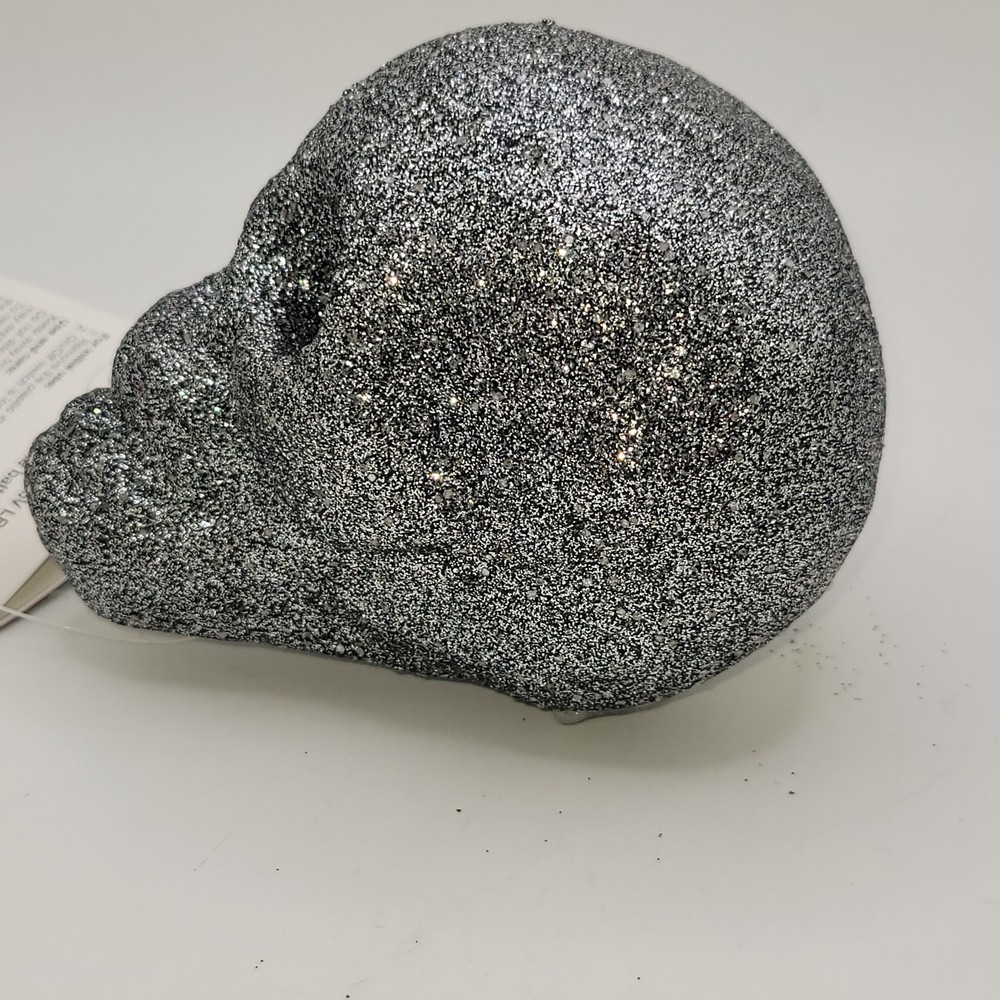 Light-up LED Skull Styrofoam ~ clip on black bat ~ untested