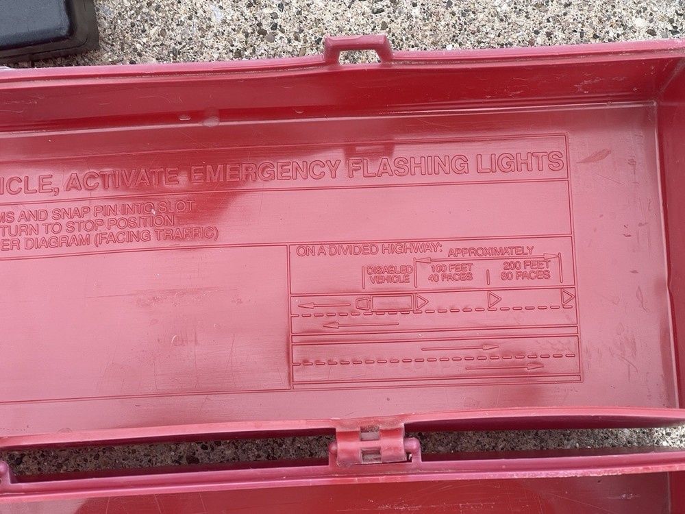 James King Co Roadside Warning Triangles 3 Pack Kit w/ Case Model 1005 Used