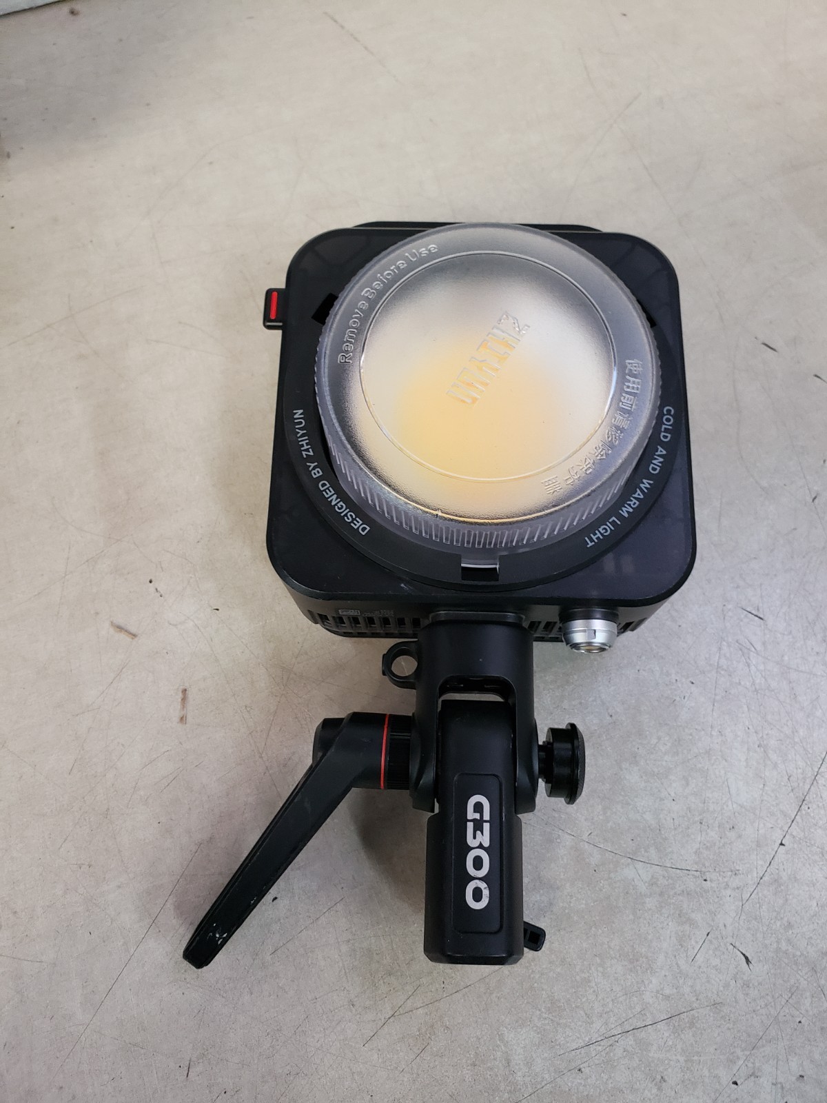ZHIYUN MOLUS G300, 300W COB Bi-Color LED Video Light (Main Unit Only)