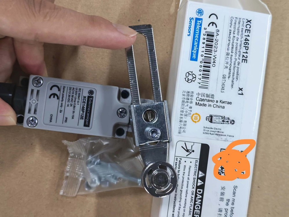 1PCS NEW XCE146P12E Limit Switch