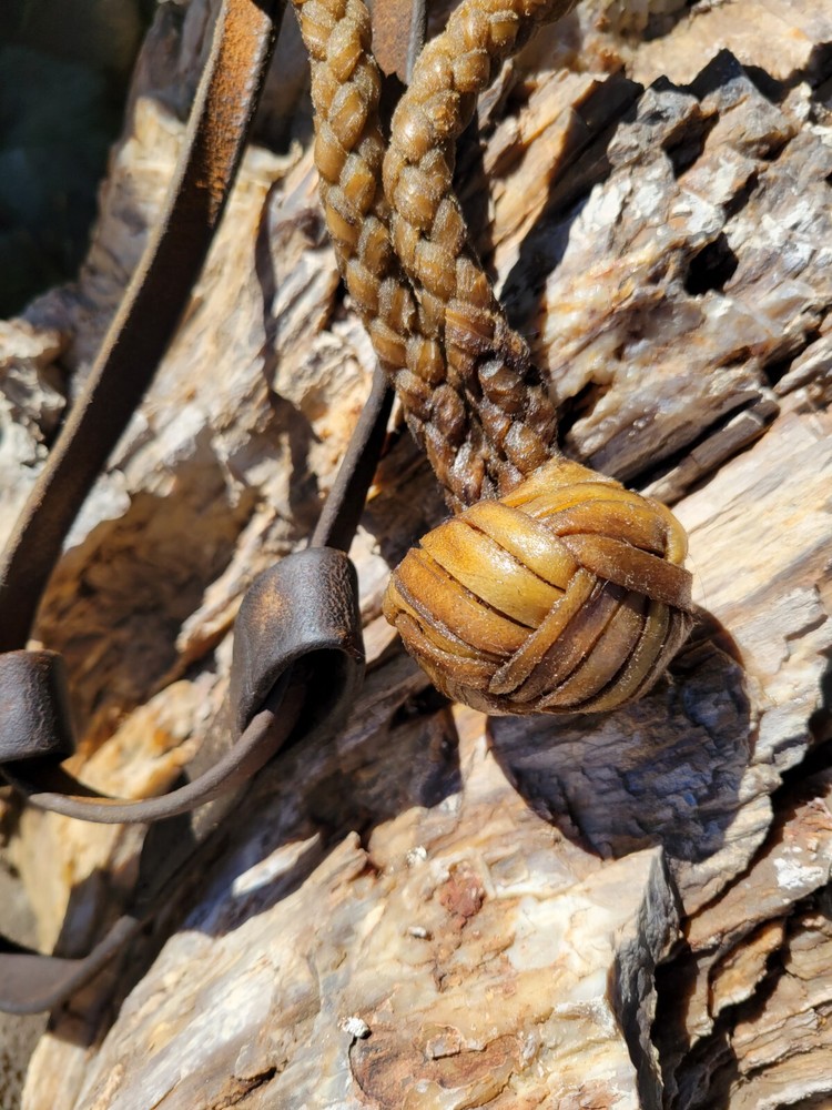 ANTUQUE RAWHIDE BOSAL KEATHER HALTER