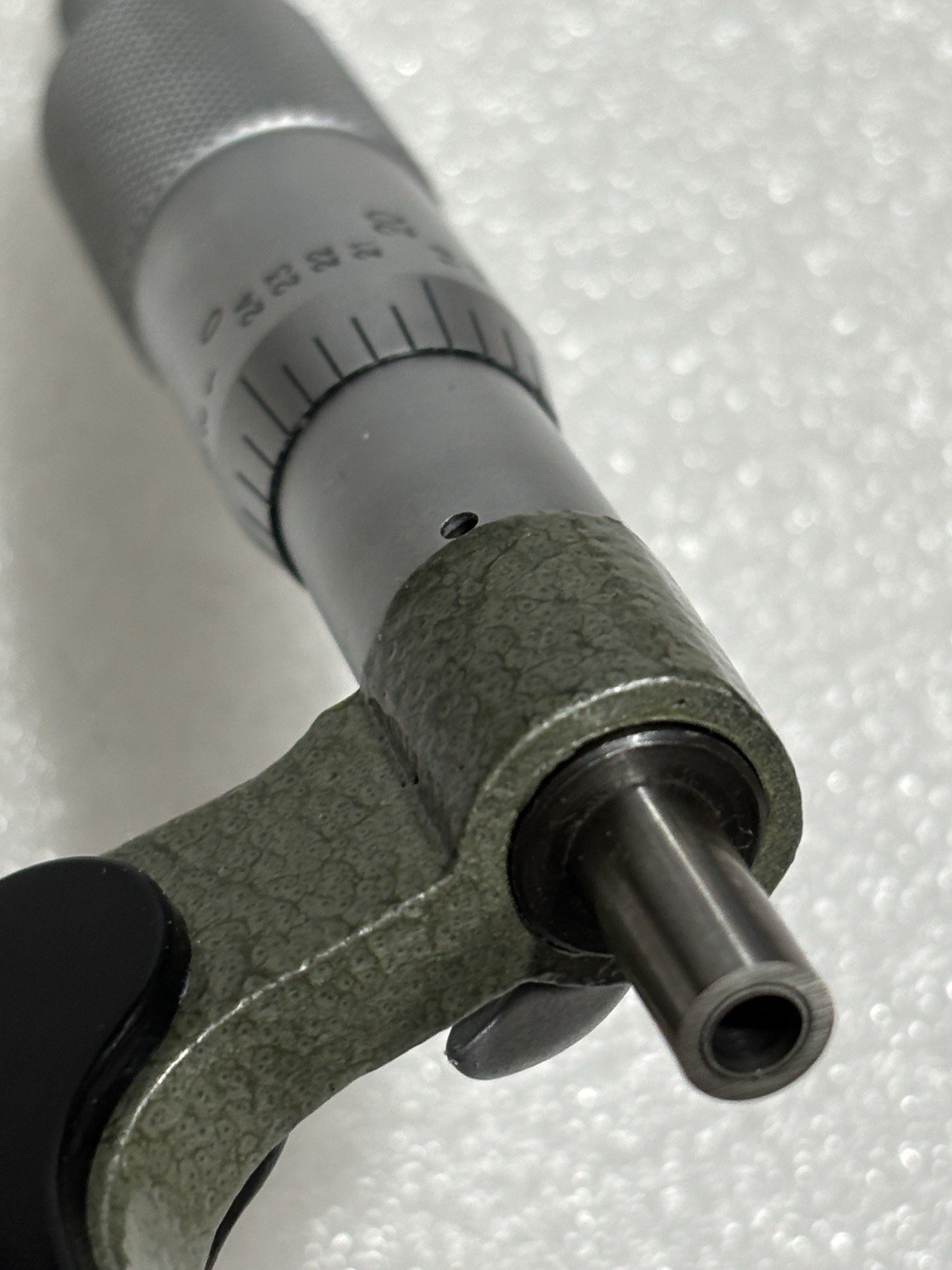 Mitutoyo 126-137 Screw Thread Micrometer 0–1" w/ 12 Anvils 0.001" as Pictured