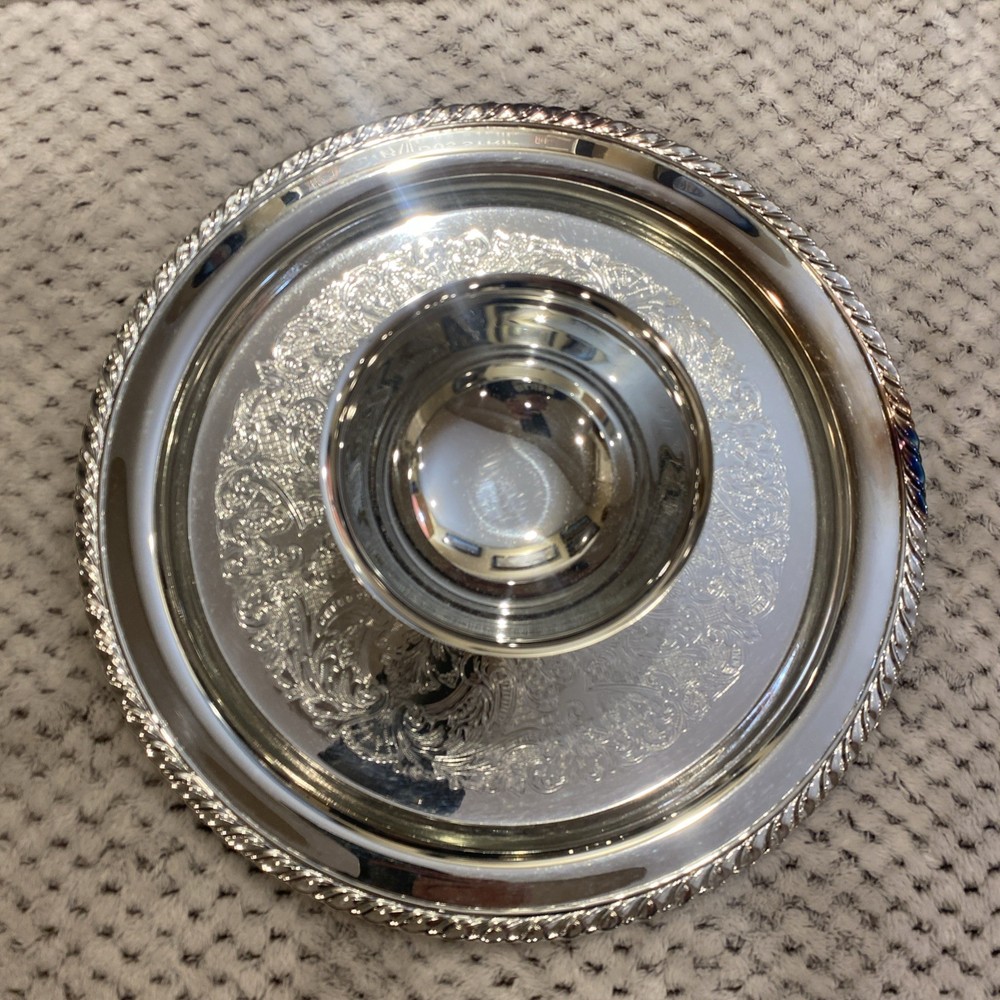 WM. A Rogers By Oneida LTD Silversmiths Silver Plated Chip And Dip Server 8016