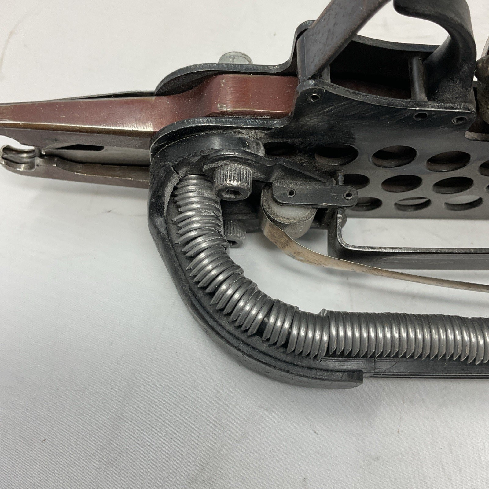 WOODPECKER C-7EA 15 Gauge Pneumatic Hog Ring Gun 3/4-Inch with Slim Long Nose