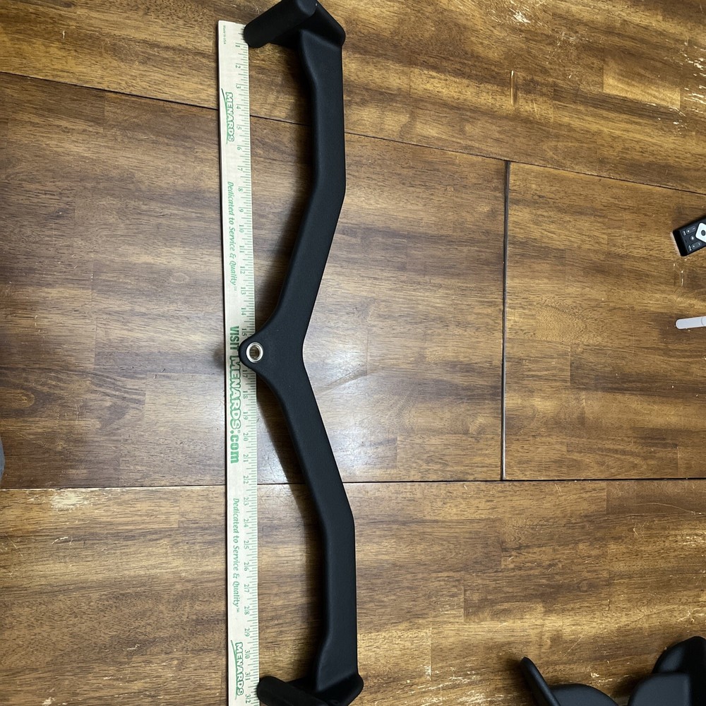 New Wide Outside Grip Pulldown Bar Handle Lat Pulldown or Row Attachment 32.5”
