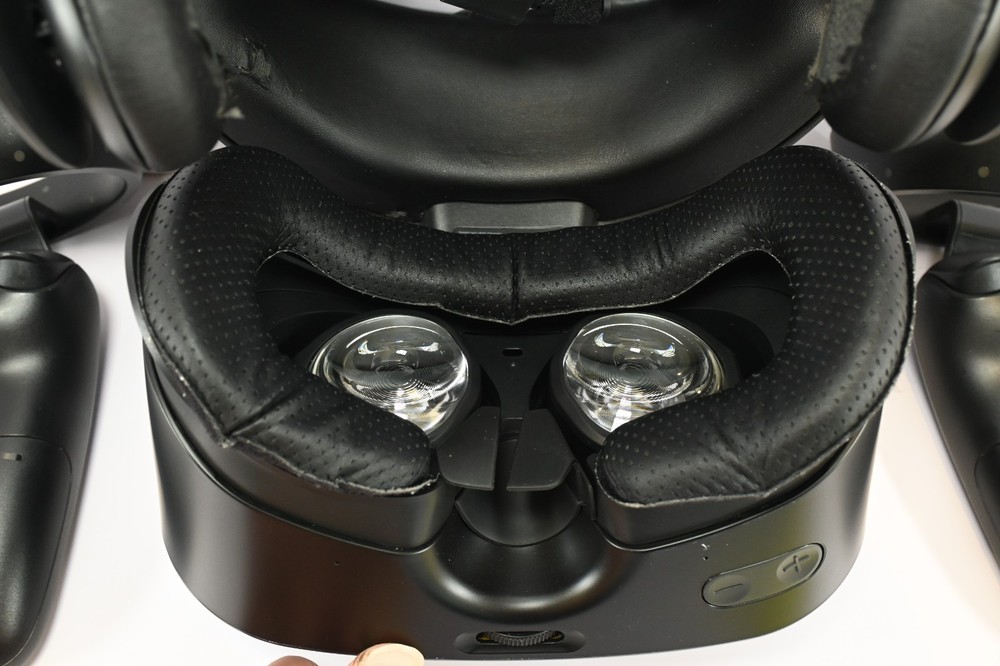 Samsung HMD Odyssey Windows Mixed Reality Headset + 2x Controllers Set