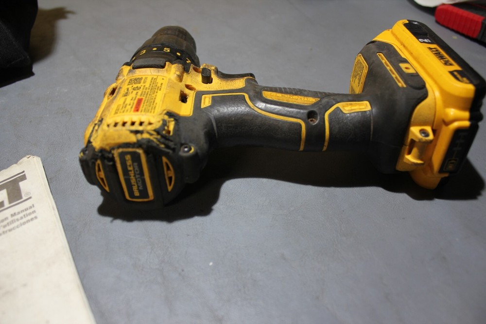 DEWALT DCD777 20V Cordless Drill Driver Kit