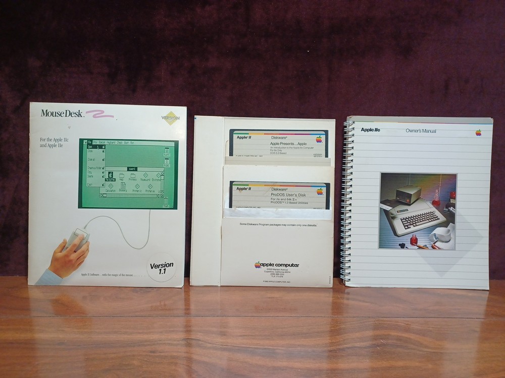 Apple Diskware ProDOS User's Disk Apple IIe, Mouse Desk Ver. 1.1, & Owner's Man.