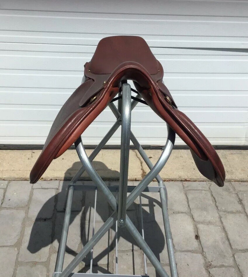 Collegiate Equilibrium Apprentice 17" Close Contact Saddle