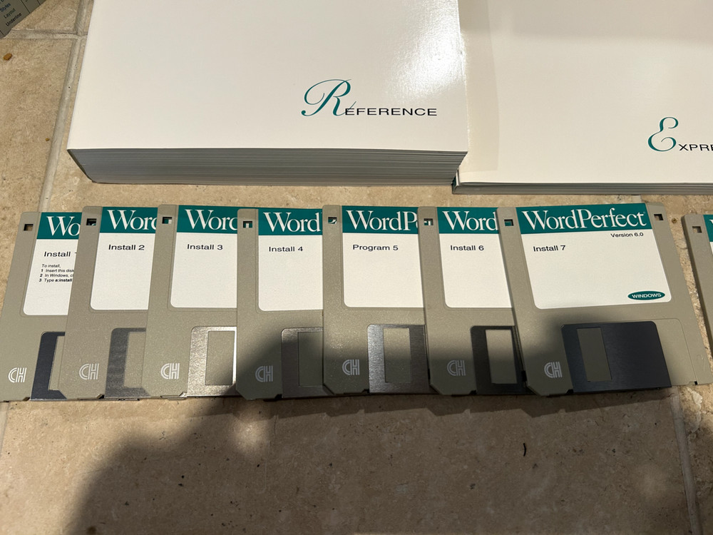 Windows WordPerfect Version 6.0 Word Processor Software, Draw 2.1, & ref chart