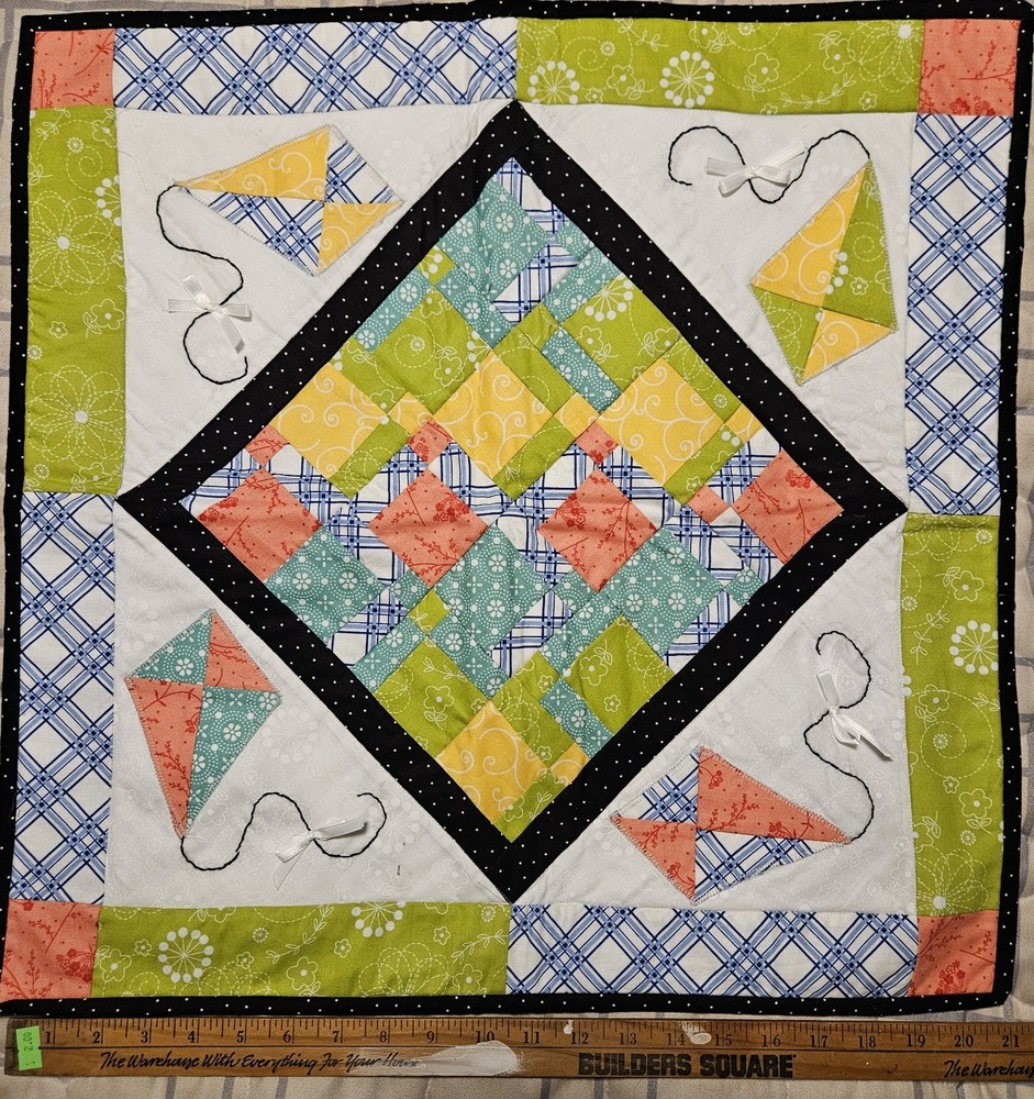 Handmade Patchwork Kite Pattern Multicolor Cotton Wall Quilt, 22 x 22 inch