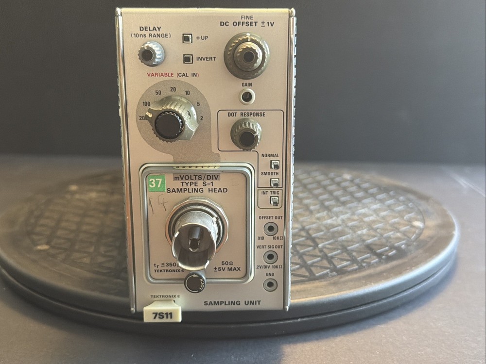 Tektronix 7S11 Sampling Unit Plug-In Module Vintage Oscilloscope UNTESTED B.2