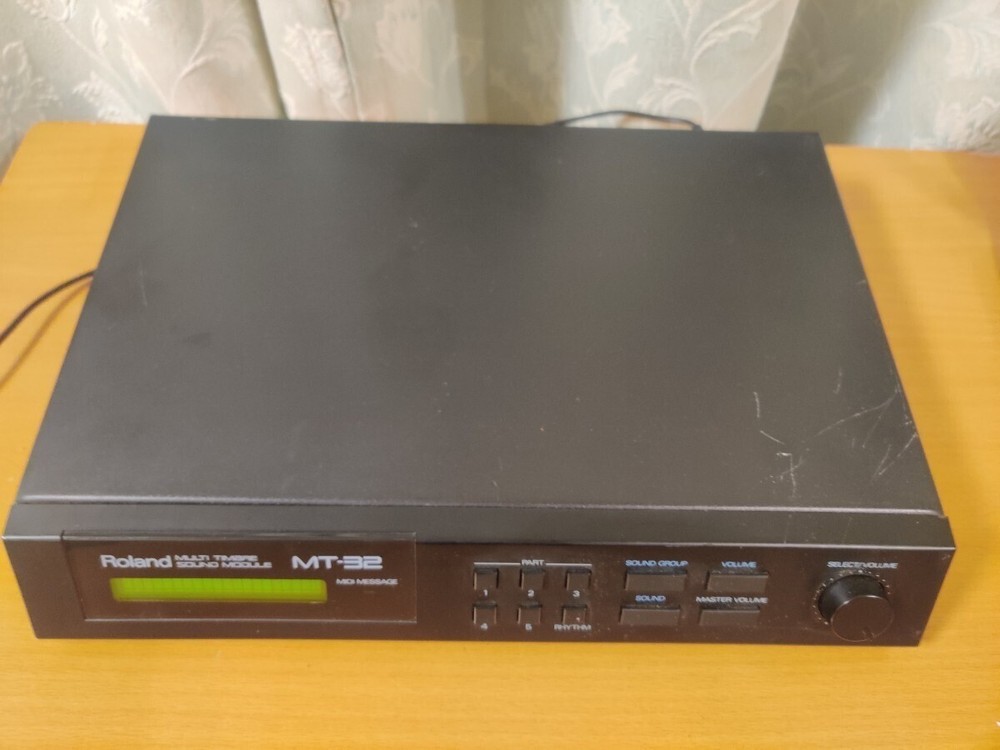 Roland MT-32 Multi-Timbre Midi Sound Module Good GP
