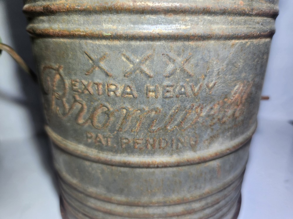 Vintage Bromwells 3 cup sifter