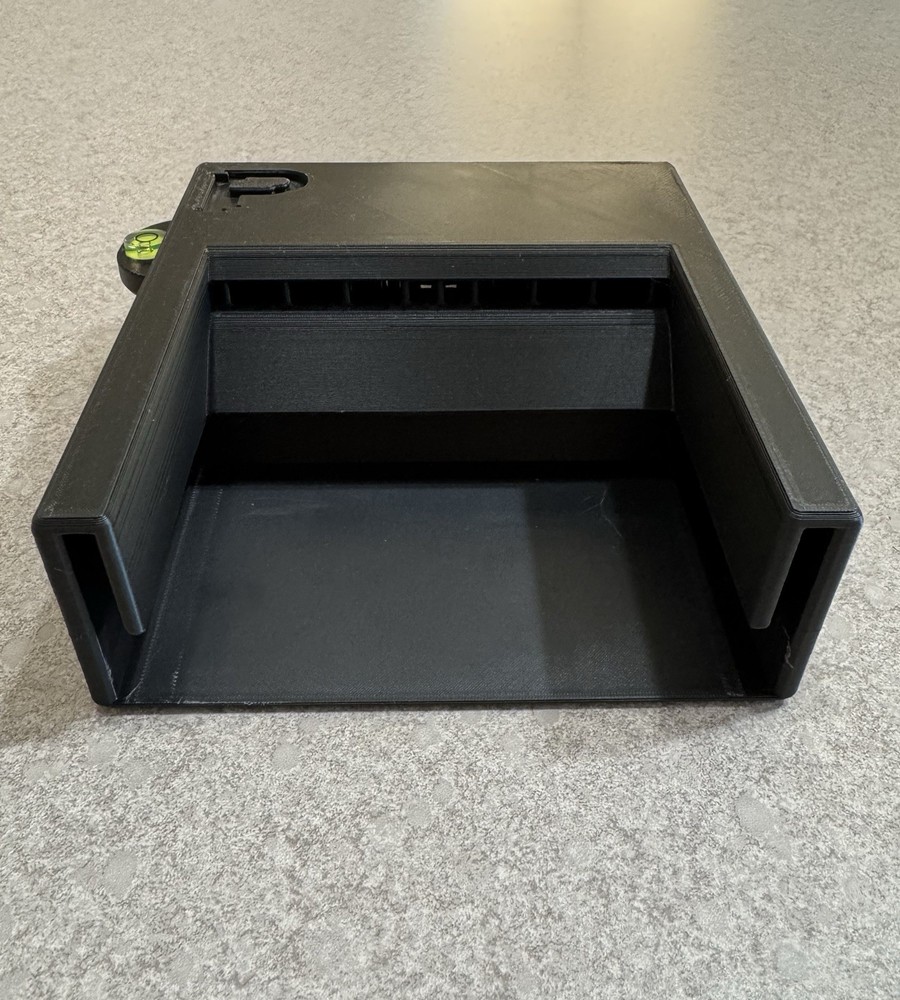 4” Gold Sluice Header With Bubble Level Element And 3/4” Inlet.