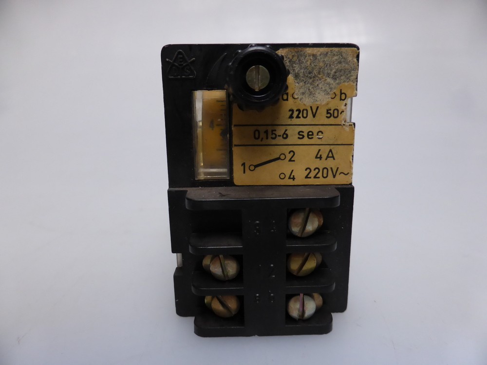 Time Relay 0.15-6Sec; 4A 220V