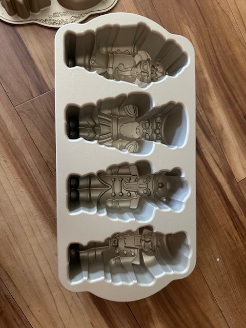 Nordic Ware Nutcracker Sweets Cast Cakelet Pan, 6 Cup Capacity, Silver