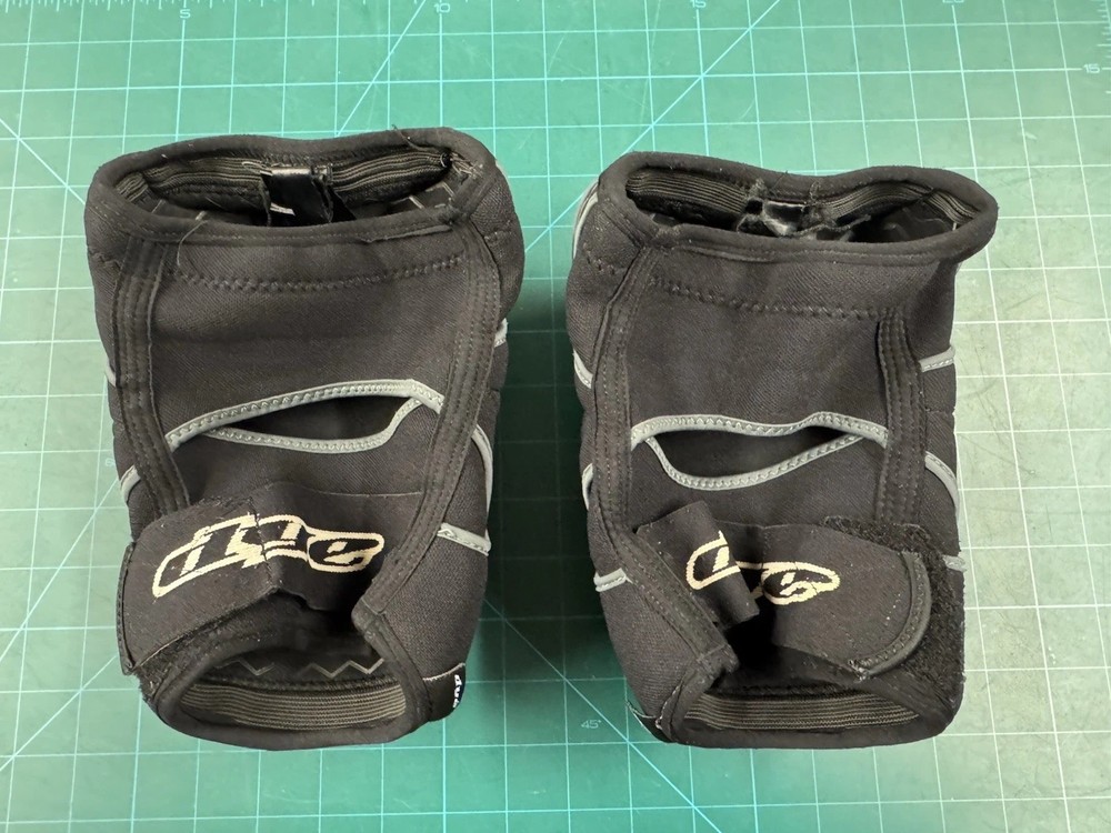 DYE knee pads. Size S/M.