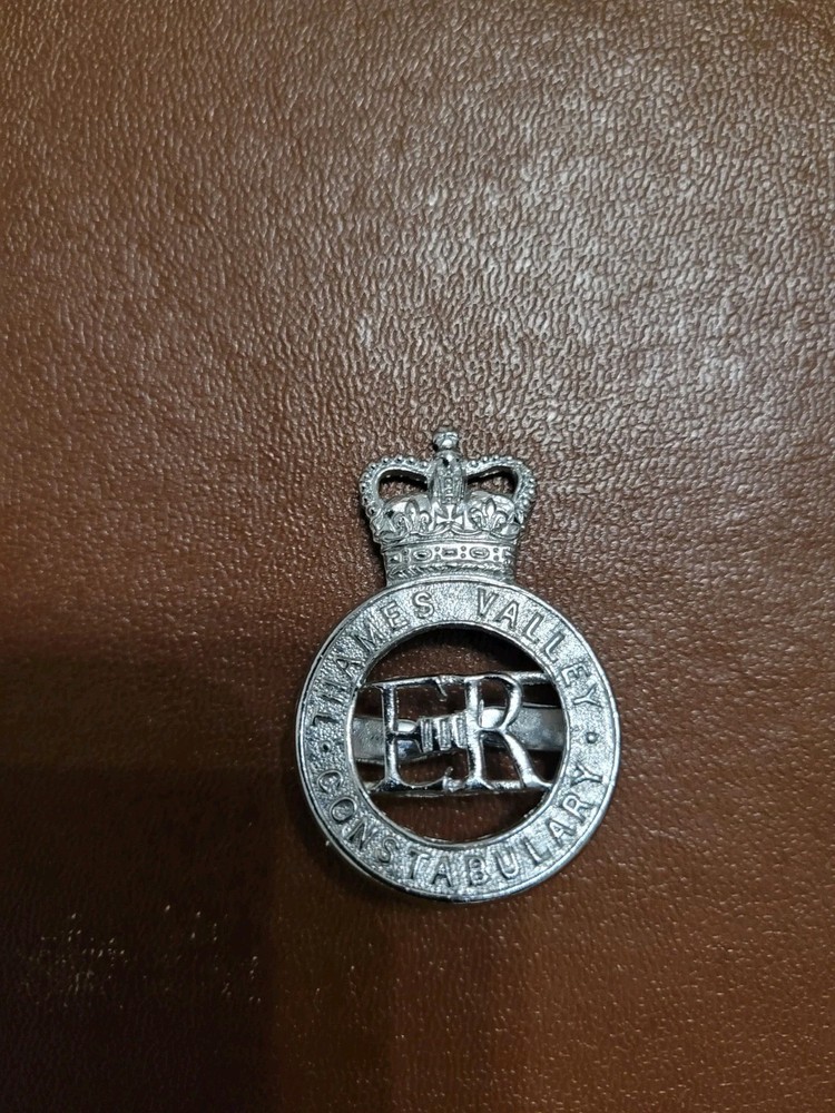 THAMES VALLEY CONSTABULARY CAP BADGE. QE2 CROWN.