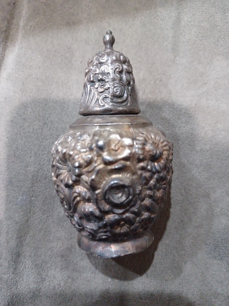 Vintage Silver Plated Salt or Pepper Shaker Weidlich Brothers W.B. MFG CO C-102