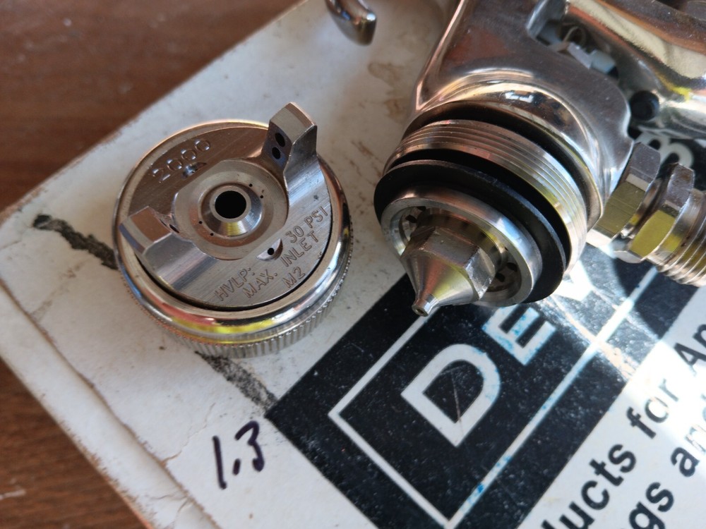 DeVilbiss- GTI Pressure paint spray gun binks